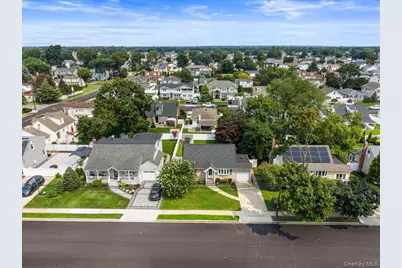 235 N Kings Avenue, Massapequa, NY 11758 - Photo 23