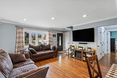 235 N Kings Avenue, Massapequa, NY 11758 - Photo 5