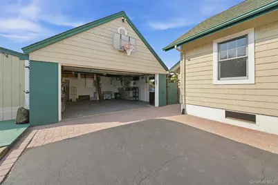 31 Martha Street, Freeport, NY 11520 - Photo 19