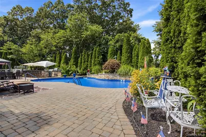 6 Hayloft Court, Smithtown, NY 11787 - Photo 23