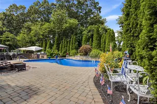 6 Hayloft Ct, Smithtown, NY 11787 - Photo 23
