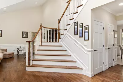 6 Hayloft Court, Smithtown, NY 11787 - Photo 3