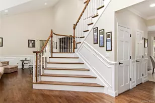 6 Hayloft Ct, Smithtown, NY 11787 - Photo 3