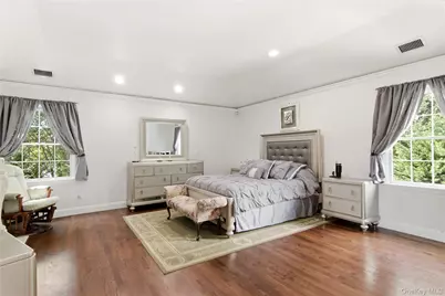 6 Hayloft Court, Smithtown, NY 11787 - Photo 15