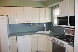 92 Lombardy Dr, Shirley, NY 11967 - Photo 7