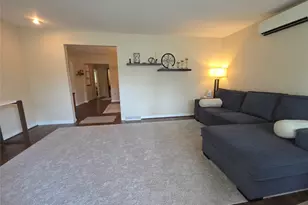 33 Elmwood Ave, Selden, NY 11784 - Photo 9