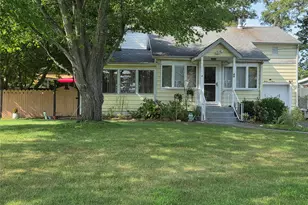33 Elmwood Ave, Selden, NY 11784 - Photo 3
