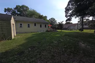 33 Elmwood Ave, Selden, NY 11784 - Photo 37