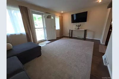 33 Elmwood Avenue, Selden, NY 11784 - Photo 11
