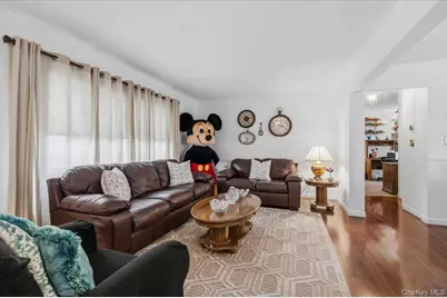 210 N 5th Street, Bethpage, NY 11714 - Photo 3