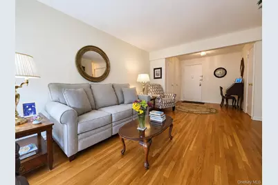 76 Dehaven Drive Dehaven #2F, Yonkers, NY 10703 - Photo 1