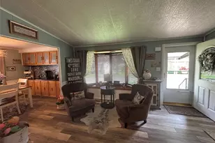 1661 Old Country Rd, Riverhead, NY 11901 - Photo 19
