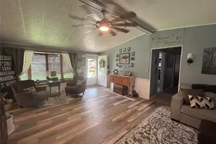 1661 Old Country Rd, Riverhead, NY 11901 - Photo 15