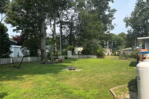 1661 Old Country Rd, Riverhead, NY 11901 - Photo 5