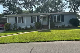 1661 Old Country Rd, Riverhead, NY 11901 - Photo 45