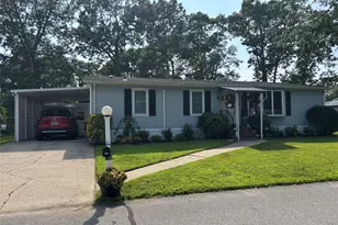 1661 Old Country Rd, Riverhead, NY 11901 - Photo 3