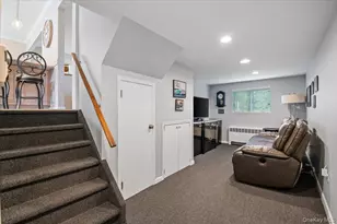 38 Briarwood Ln, Plainview, NY 11803 - Photo 19
