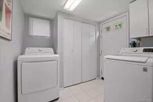 38 Briarwood Ln, Plainview, NY 11803 - Photo 21