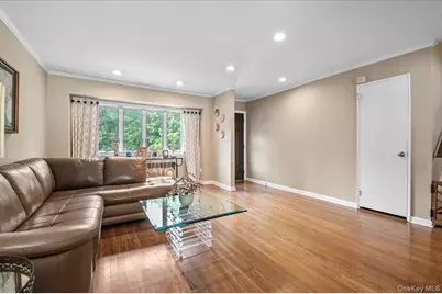 38 Briarwood Lane, Plainview, NY 11803 - Photo 5
