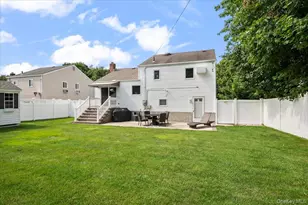 38 Briarwood Ln, Plainview, NY 11803 - Photo 25