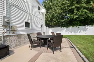 38 Briarwood Ln, Plainview, NY 11803 - Photo 23