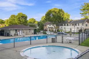 8 Manors Dr, Jericho, NY 11753 - Photo 25