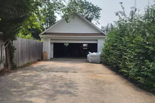 41 Prospect Pl, Riverhead, NY 11901 - Photo 3