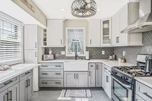 828 Strang Dr, Wantagh, NY 11793 - Photo 9