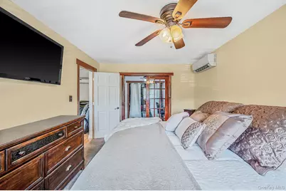 828 Strang Drive, Wantagh, NY 11793 - Photo 17