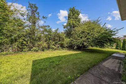 300 Ellen Place, Jericho, NY 11753 - Photo 35