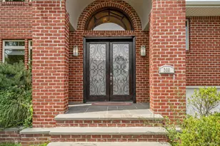 300 Ellen Pl, Jericho, NY 11753 - Photo 7