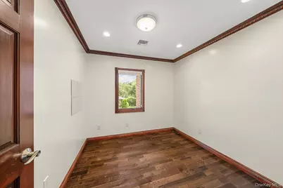 300 Ellen Place, Jericho, NY 11753 - Photo 17