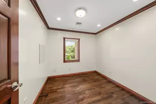 300 Ellen Pl, Jericho, NY 11753 - Photo 17