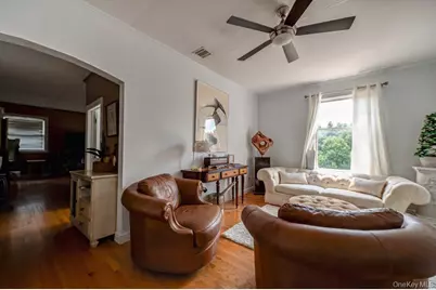 45 S Penataquit Avenue, Bay Shore, NY 11706 - Photo 37
