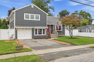 131 Fir St, Lindenhurst, NY 11757 - Photo 3