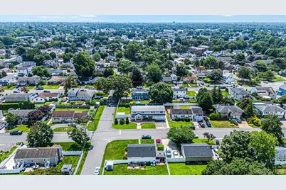52 Manhattan Avenue, West Babylon, NY 11704 - Photo 5