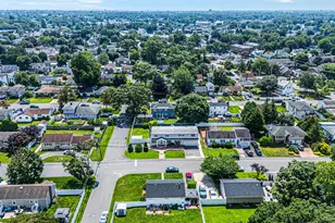 52 Manhattan Ave, West Babylon, NY 11704 - Photo 5