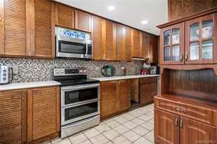 411 8th St, Bohemia, NY 11716 - Photo 13