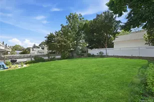 36 Hawthorne St, Williston Park, NY 11596 - Photo 13