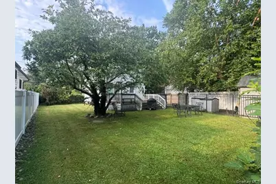 105 Bayview Avenue, Manhasset, NY 11030 - Photo 3
