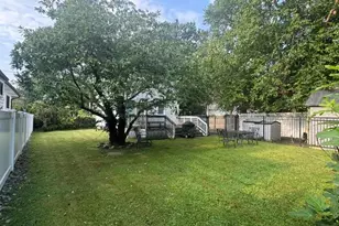105 Bayview Ave, Manhasset, NY 11030 - Photo 3