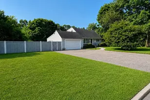 18 Lotus Rd, Bayport, NY 11705 - Photo 3