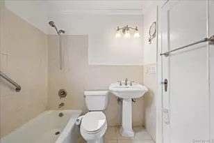 96 Capitol Ave, Williston Park, NY 11596 - Photo 17