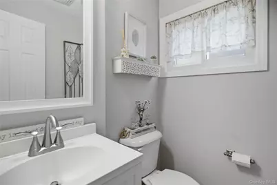 4 Acorn Street, Ronkonkoma, NY 11779 - Photo 21