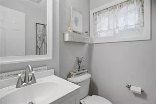 4 Acorn St, Ronkonkoma, NY 11779 - Photo 21