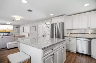 4 Acorn St, Ronkonkoma, NY 11779 - Photo 11