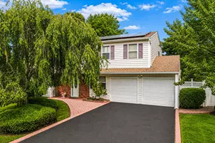 41 Apple Tree Dr, Hauppauge, NY 11788 - Photo 3