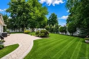 41 Apple Tree Dr, Hauppauge, NY 11788 - Photo 9