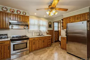 27 Litchfield Ave, Babylon, NY 11702 - Photo 11