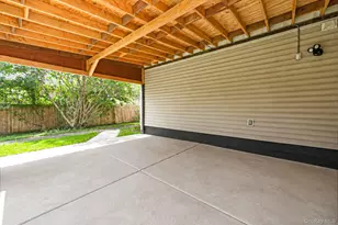 104 Utica St, Bay Shore, NY 11706 - Photo 31